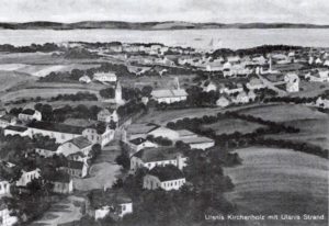 Alte Postkarte mit Ulsnis Kirchenholz und Strand.