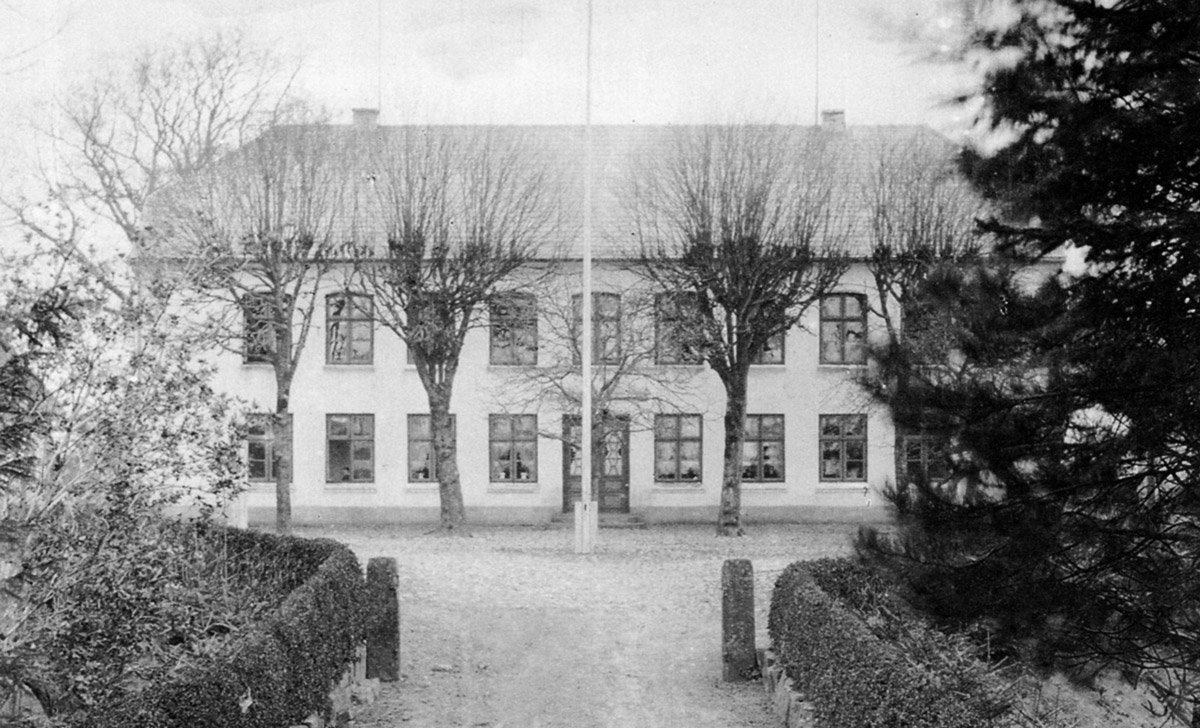 Kius 20, ehemalige Hufe 3, Wohngebäude mit Zufahrt über den Mühlenbach