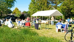 Apfelblütenfest 2025 Gäste des Apfelblütenfest am Kaffeetisch.