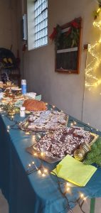 Weihnachtsbaumschmücken Foto: Goedecke Kuchenbuffet