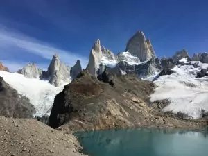 Sie sehen ein Foto des Fiz Roy in Patagonien.