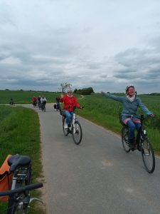Radtour Mai 2026 Teilnehmende der Radtour beim Radfahren.