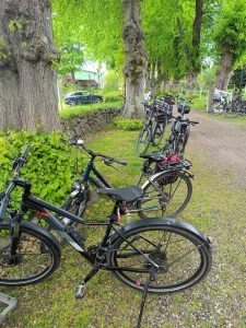Radtour Mai 2026 Fahrräder in der Kirchenalle.