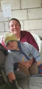 Museumstag 2026 Foto: Goedecke Frau mit Baby lächelt in die Kamera.