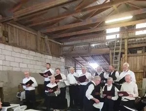 Museumstag 2026 Foto: Goedecke Ein Männerchor in der Scheune.