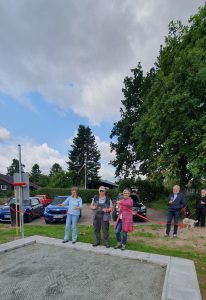 Einweihung Boulebahn Ulsnis (2) Das Band ist durchgetrennt.
